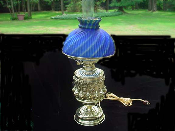 VICTORIAN VERTICAL RIB SWIRL CARNIVAL SATIN STUDENT LAM